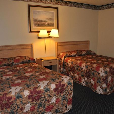 Travelers Inn Manteca Room photo